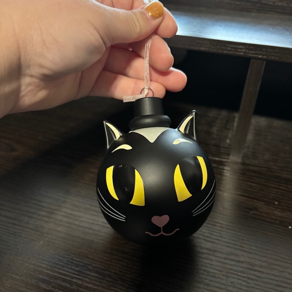 Black Cat Plastic Ball Ornament - Picture 1 of 2